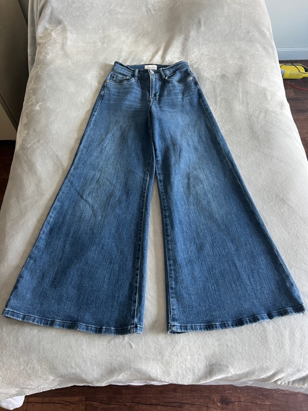 Gently used FRAME le palazzo crop wide leg denim pants blue jeans 25 modern